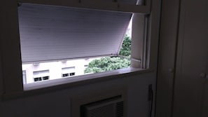 Departamento tradicional | Escritorio, tabla de planchar con plancha, wifi gratis y ropa de cama