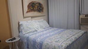 1 habitación, tabla de planchar con plancha y wifi gratis 