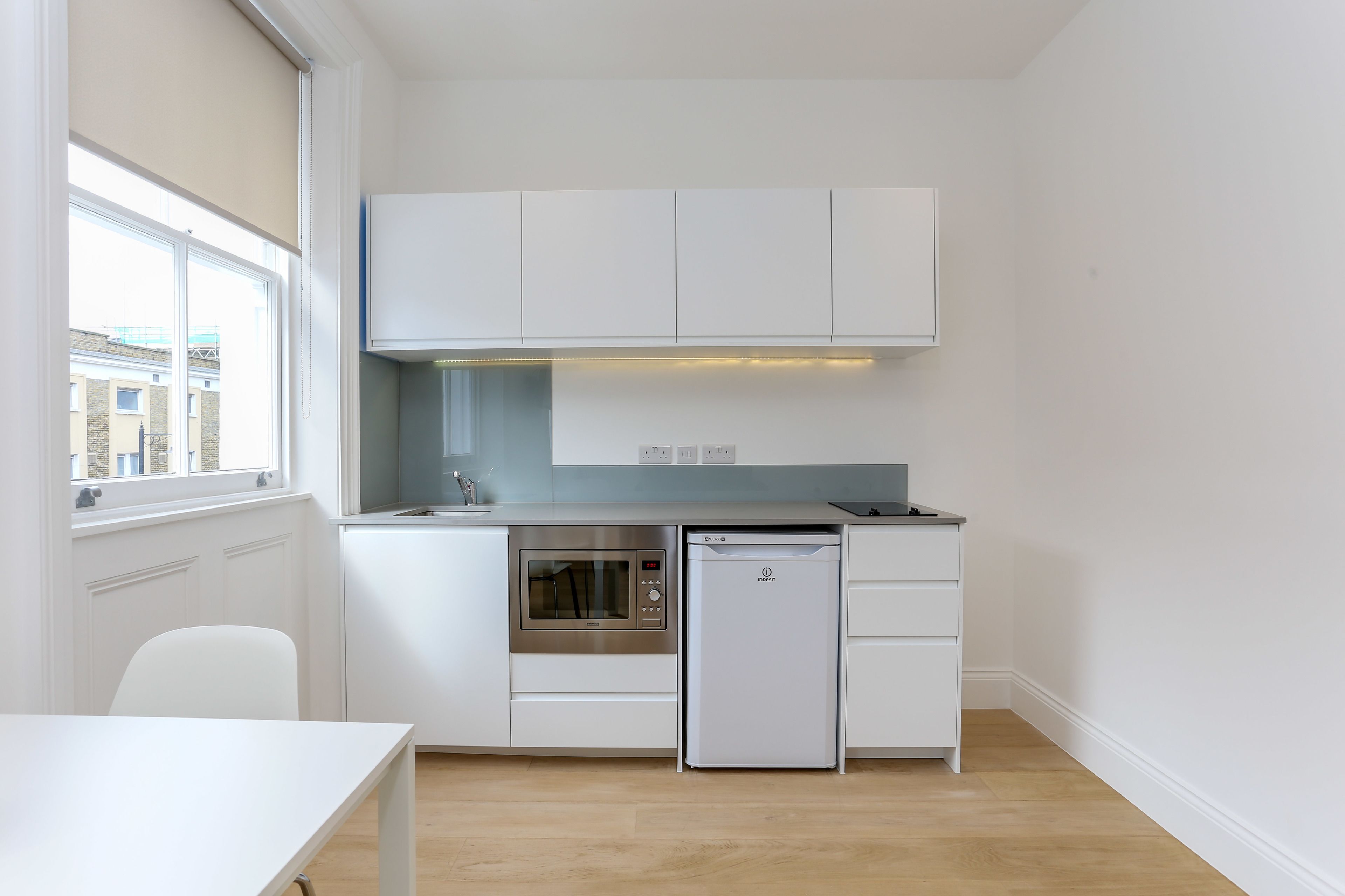 One Bedroom Apartment | Privékitchenette | Een koelkast, een magnetron, een kookplaat