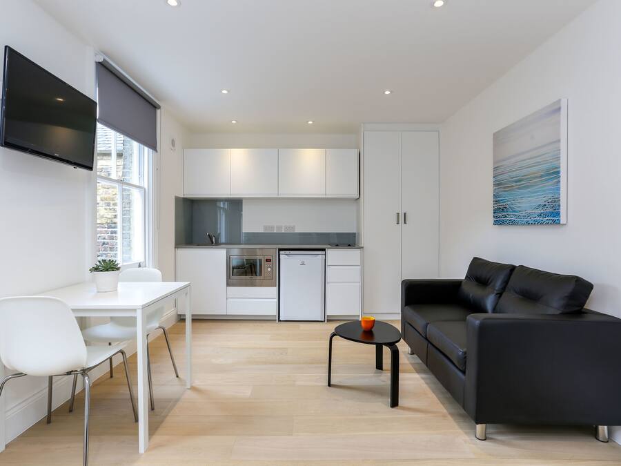 Standard Studio Apartment | Ruang tamu | TV skrin rata, lantai dipanaskan