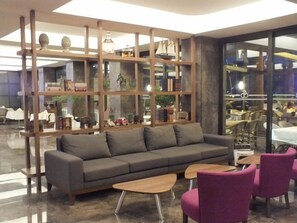 Lobby sitting area - Candan City Beach Hotel (Marmaris)