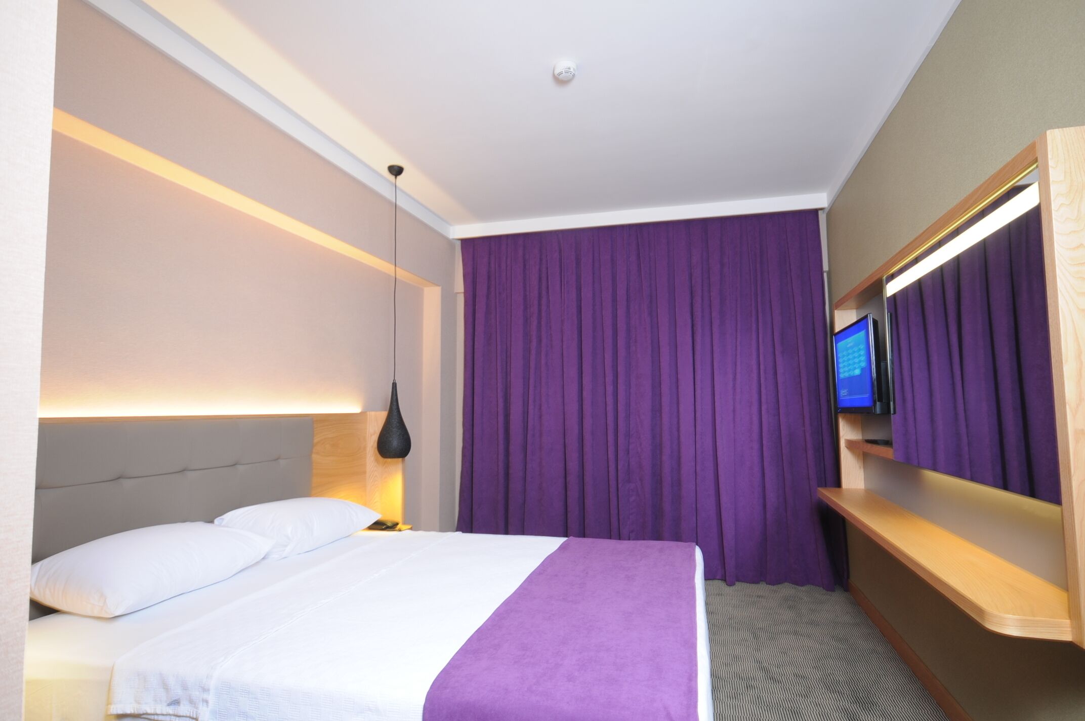 standard double or twin room | 1 bedroom, minibar, in-room safe, desk