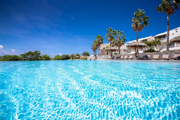 3 outdoor pools, pool umbrellas, sun loungers