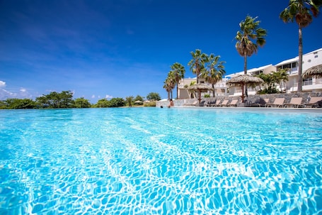 3 outdoor pools, pool umbrellas, sun loungers