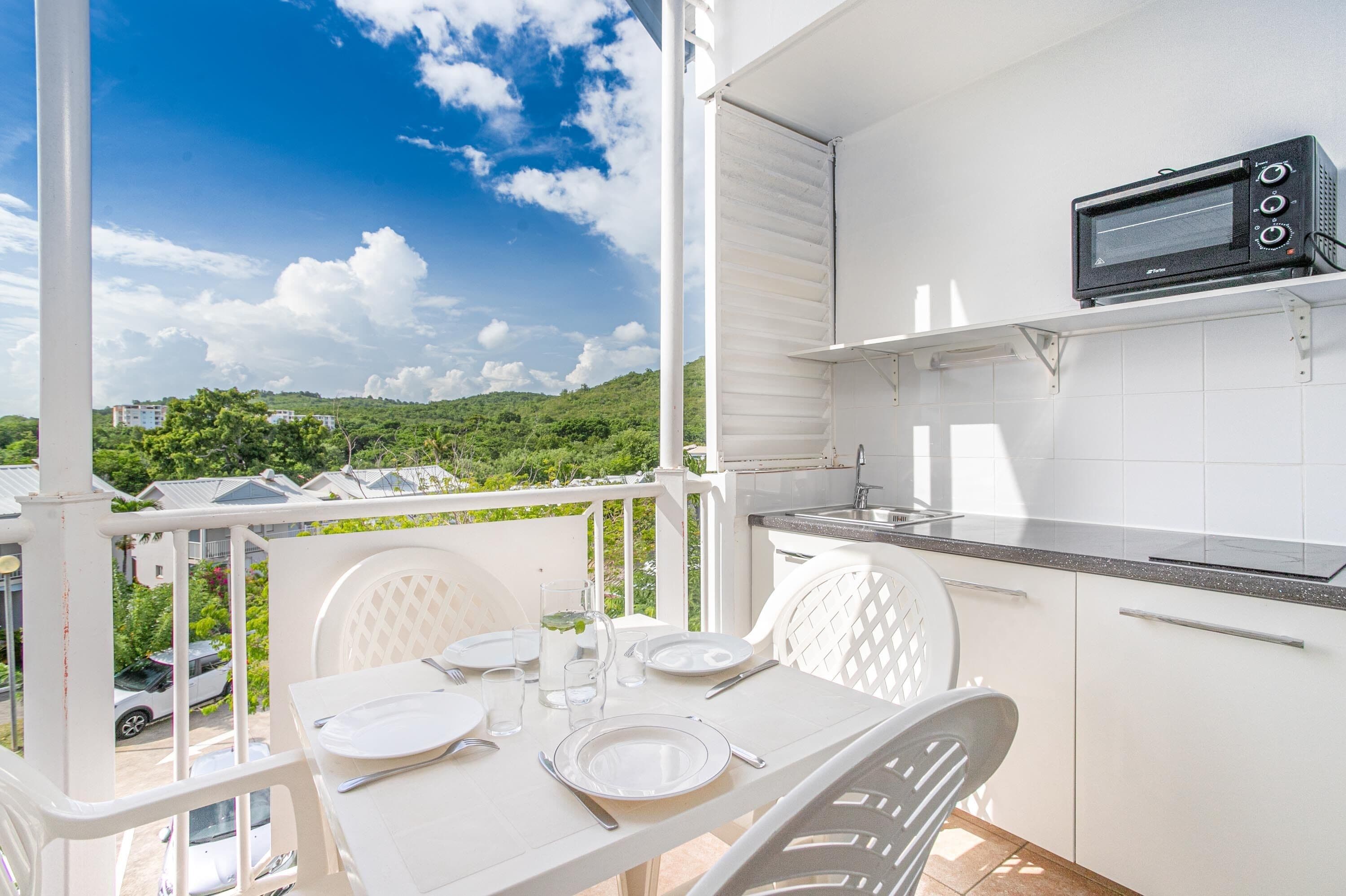 Superior Room, 1 Bedroom, Kitchenette | Private kitchenette | Mini-fridge