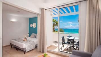 Quarto superior, 1 quarto, 2 banheiros, vista para o mar | Cofres nos quartos, escrivaninha, espaço de trabalho para notebook