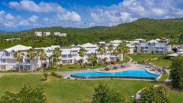 3 outdoor pools, pool umbrellas, sun loungers