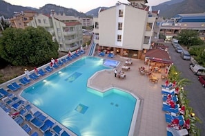 Outdoor pool, pool umbrellas, sun loungers - Candan Apart (Marmaris)