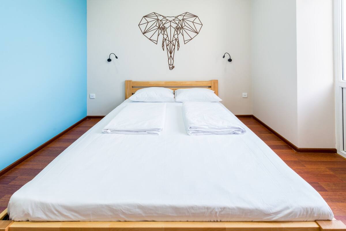 Comfort Double Room, Private Bathroom | In-room safe, soundproofing, WiFi (free), bed sheets