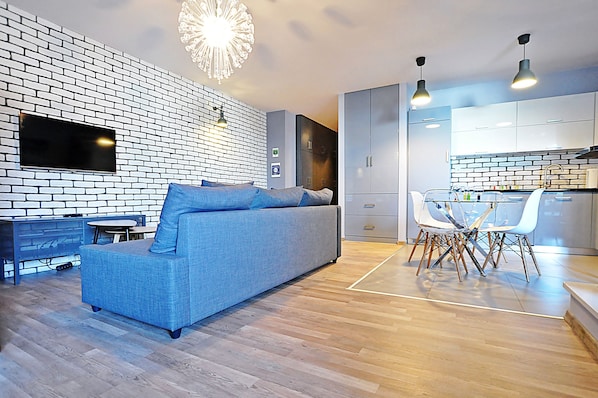 Comfort Studio Suite, Terrace (I) | Living room | Flat-screen TV