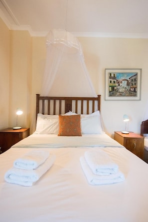 2 bedrooms, in-room safe, free WiFi, bed sheets - Tulbagh Travelers Lodge (Tulbagh)