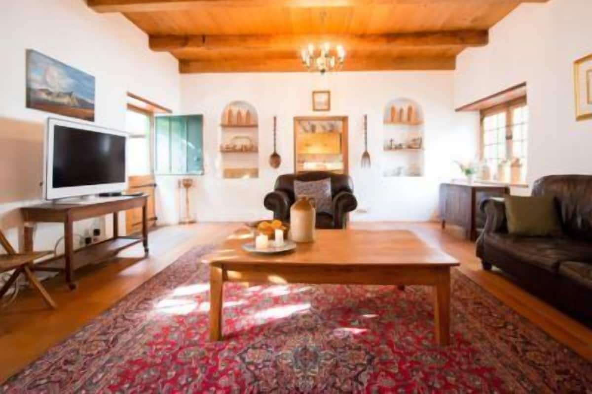 Classic Self Catering Lodge | Living area | TV
