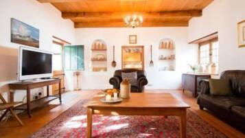 Classic-huoneisto, 1 makuuhuone | Oleskelualue | Televisio