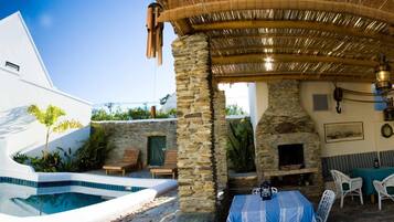 Ulkouima-allas, aurinkotuoleja