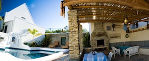 Outdoor pool, sun loungers - Tulbagh Travelers Lodge (Tulbagh)