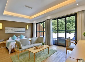 風情大床房-A | 迷你吧、書桌、遮光布/窗簾、熨斗/熨衣板