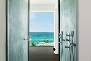 Ropa de cama de alta calidad, minibar, caja fuerte