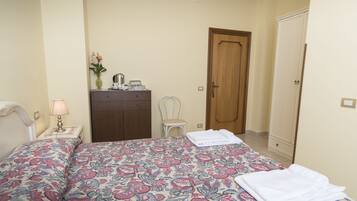 Classic Room | Individually furnished, desk, soundproofing, iron/ironing board