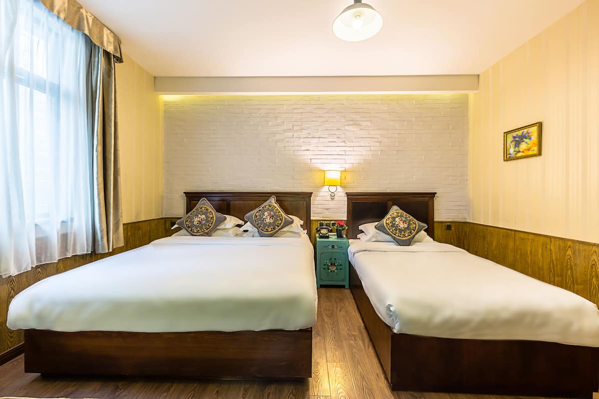 In-room safe, blackout curtains, free WiFi, bed sheets