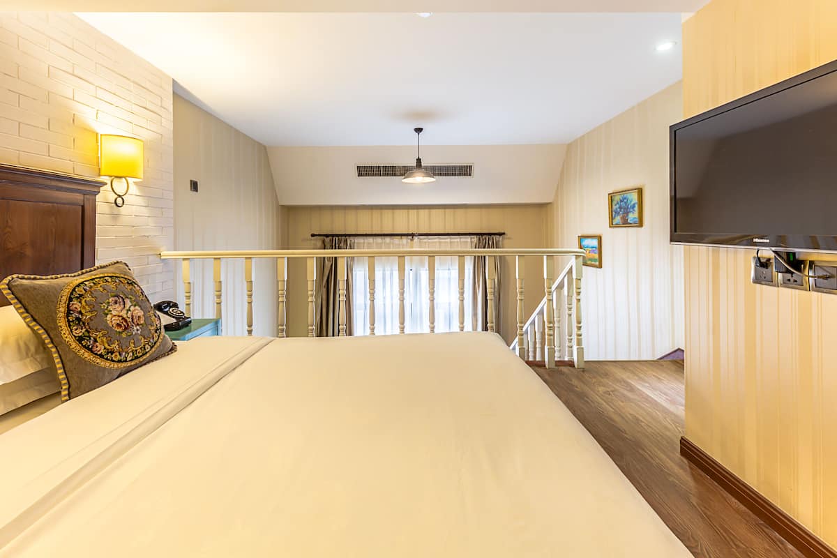 In-room safe, blackout curtains, free WiFi, bed sheets