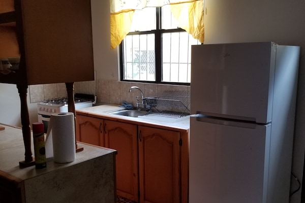 Departamento, 1 habitación | Cocina privada | Refrigerador con congelador, microondas y cafetera y tetera