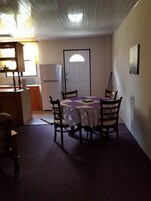 Apartamento, 1 quarto | Opções para refeição no quarto