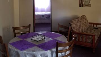 Apartment, 1 Bedroom | In-room dining
