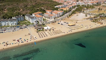 Beach nearby, beach bar