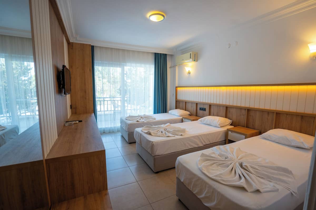 Phòng 3 Tiêu chuẩn | Minibar, truy cập Internet không dây miễn phí, bộ trải giường