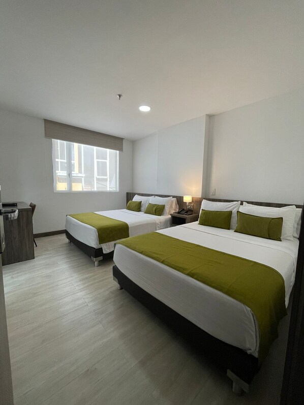 Standard-Zweibettzimmer, 2 Einzelbetten | Zimmersafe, Schreibtisch, kostenloses WLAN, Bettwäsche