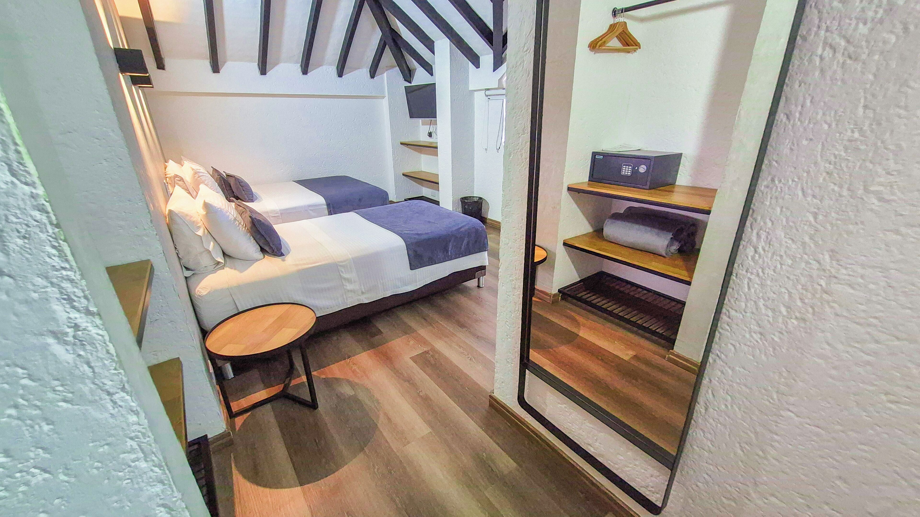 double room, 1 double bed | in-room safe, desk, free wifi, bed sheets
