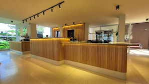 Se sirven desayunos, almuerzos y cenas; cocina italiana