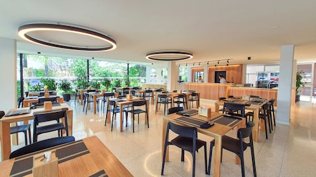 Breakfast, lunch, dinner served; Italian cuisine . Hotel Santiago de Arma