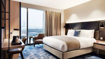 Roupas de cama antialérgicas, frigobar, cofres nos quartos, escrivaninha