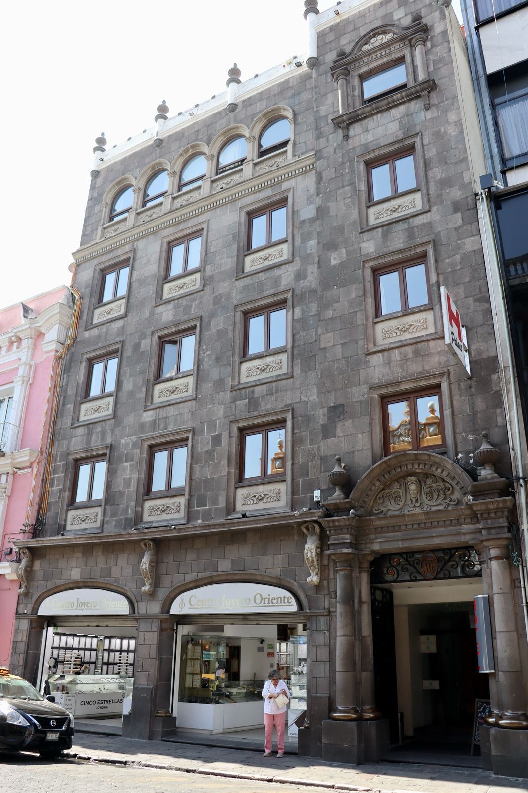 ดีไซ  น์อาคาร