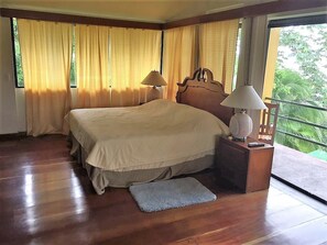 Panoramic Penthouse, Multiple Beds, Ocean View, Executive Level | Desk, free rollaway beds, free WiFi - Flamingo Hotel and Casino (Bluefields)