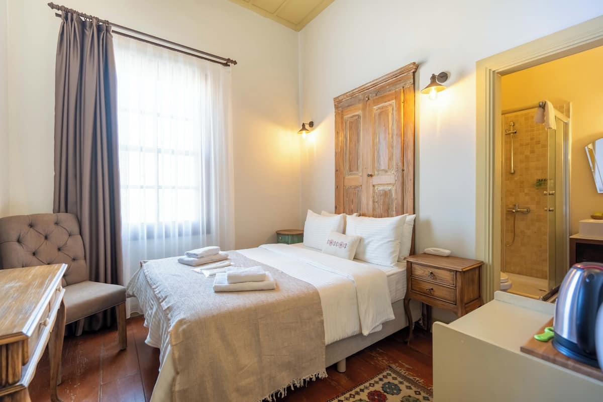 Standard Double or Twin Room | WiFi (free), bed sheets