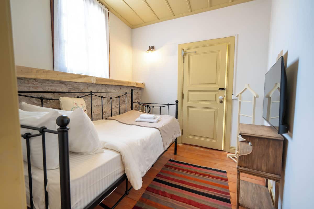 Standard Single Room | WiFi (free), bed sheets