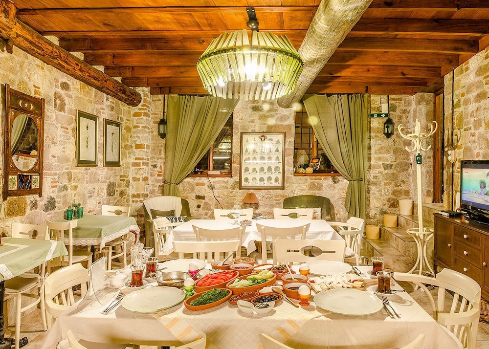 Ayvalık Otel Macaron Konağı by null