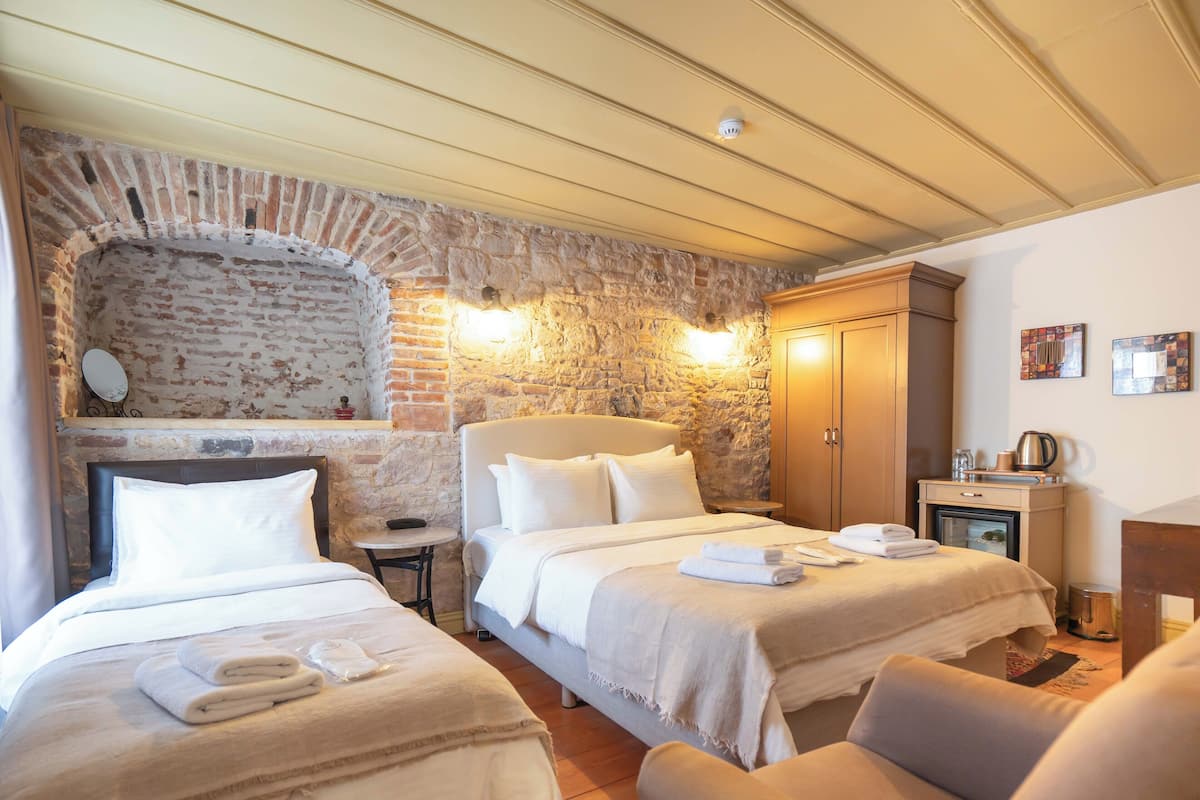 Standard Triple Room | WiFi (free), bed sheets