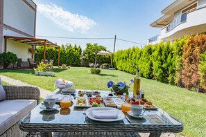 Garden - Elia by Ortunc (+8) (Ayvalik)