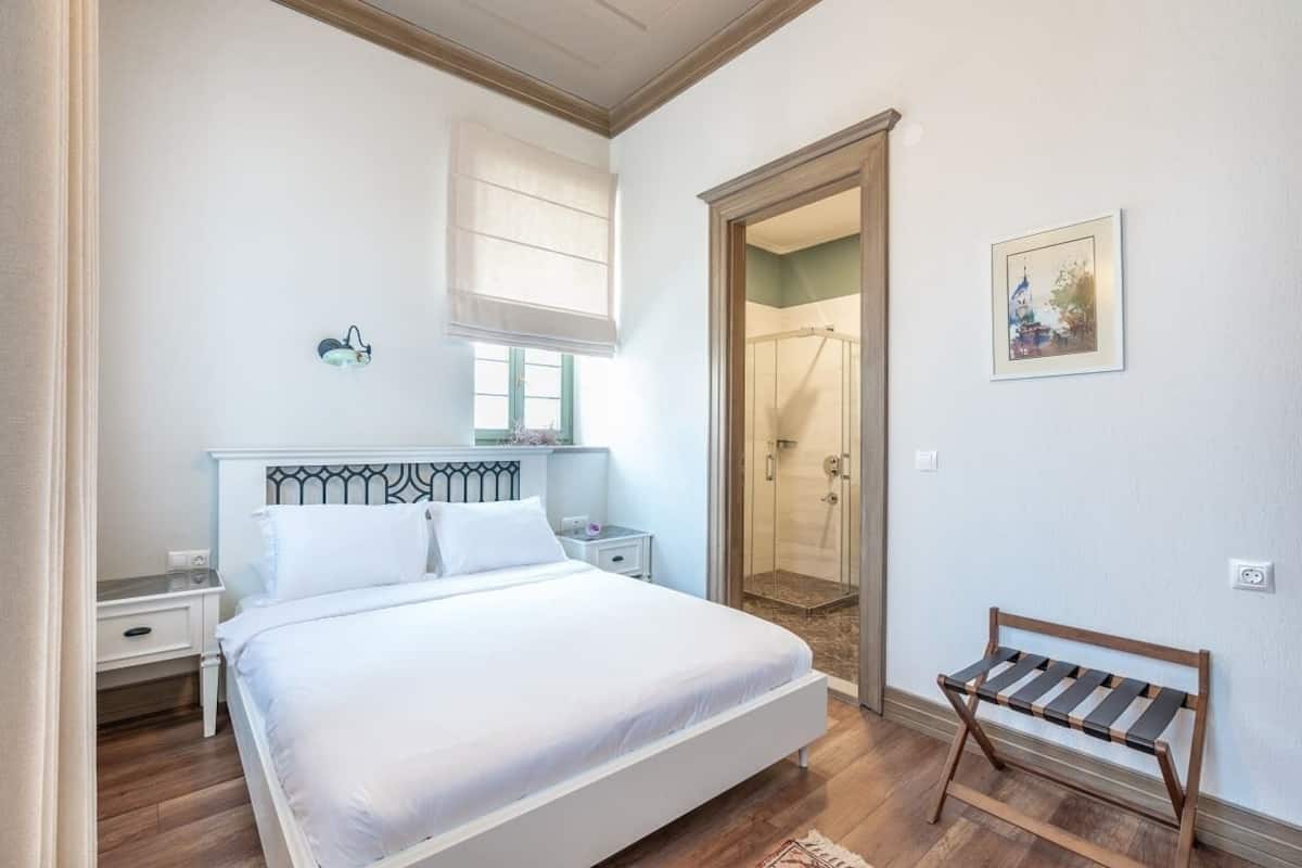 Elia Antique Deluxe Room | 1 slaapkamer, luxe beddengoed, een minibar, een kluis op de kamer