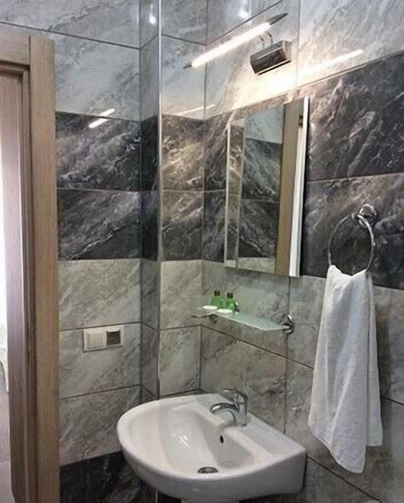 standard double or twin room | bathroom sink