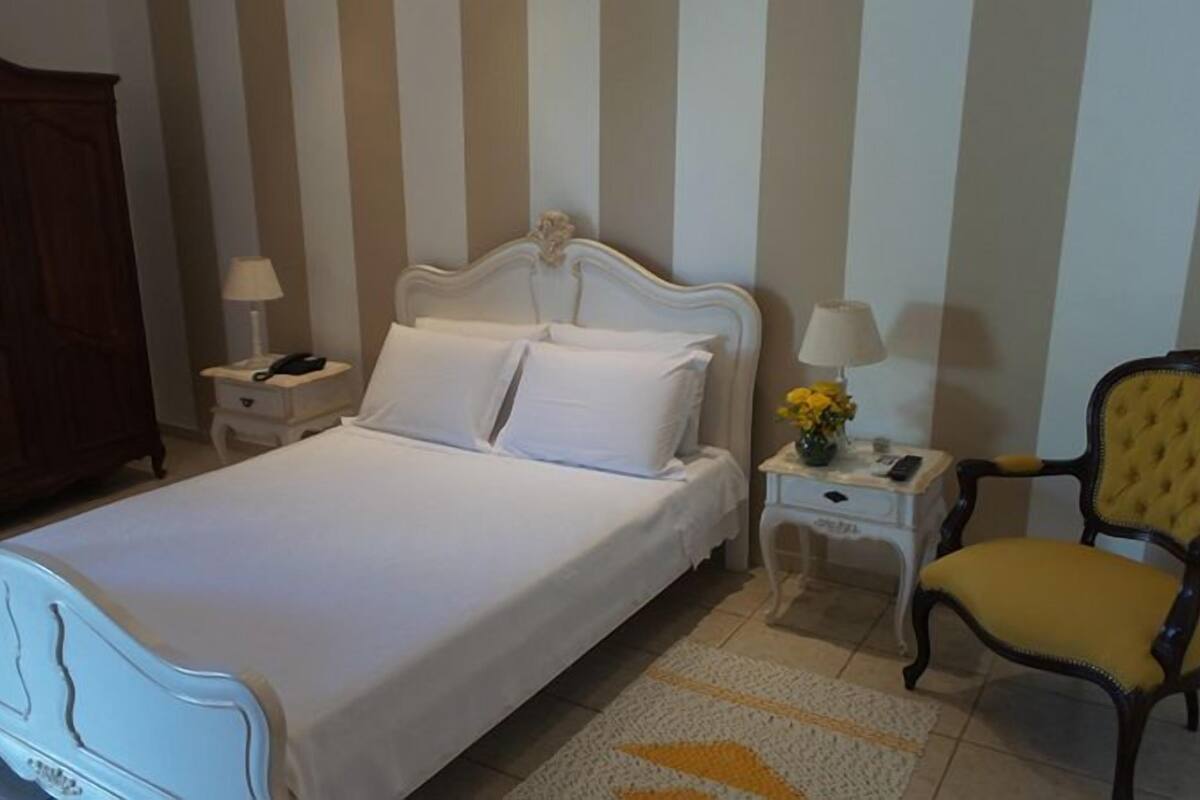 Double Room | Minibar, iron/ironing board, free WiFi