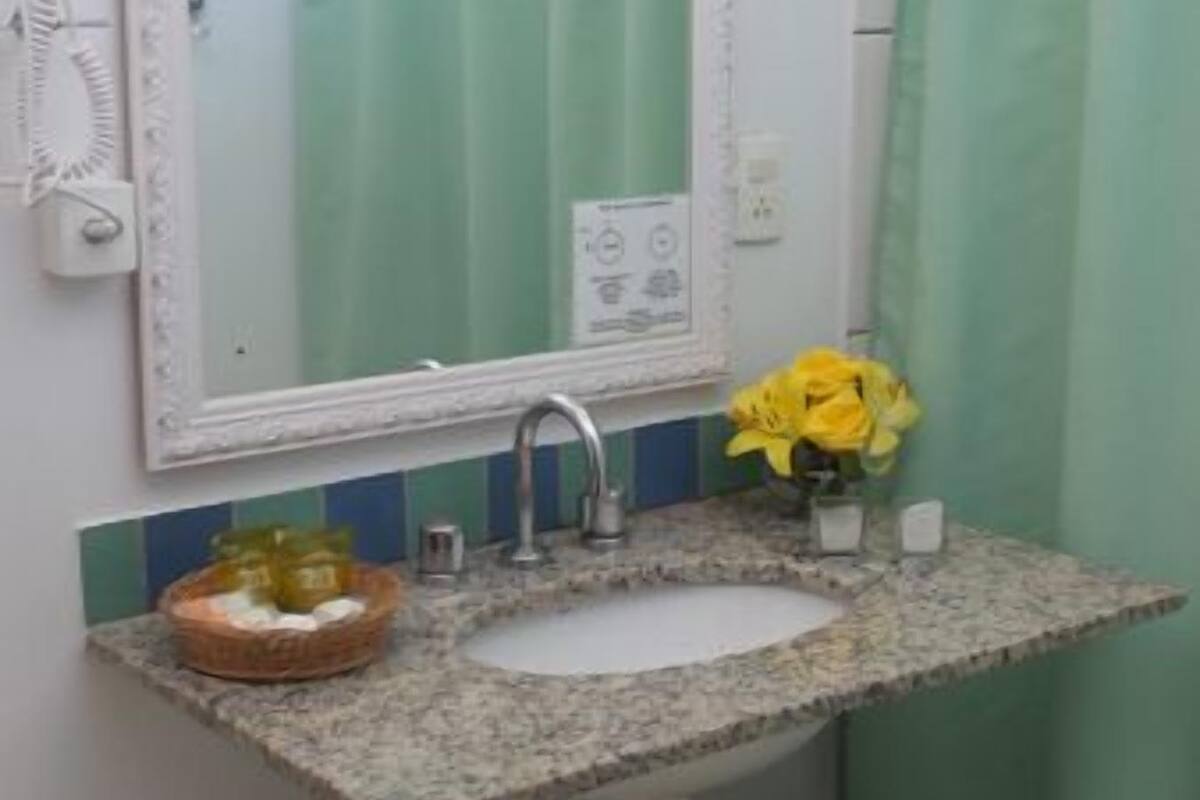 Bathroom sink