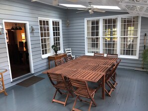 Porch - The Elizabethtown Inn (Elizabethtown)