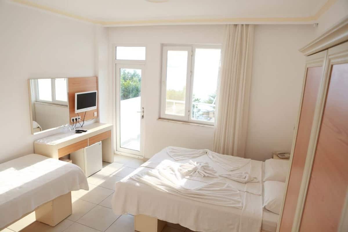 Habitación triple | Minibar, escritorio y wifi gratis