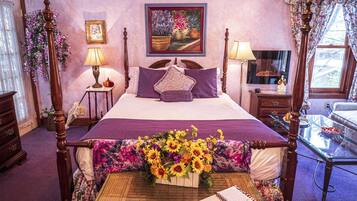 Værelse - privat badeværelse (Colette's Mini-Suite) | 1 soveværelse, egyptiske bomuldslagner, premium-sengetøj, dundyner