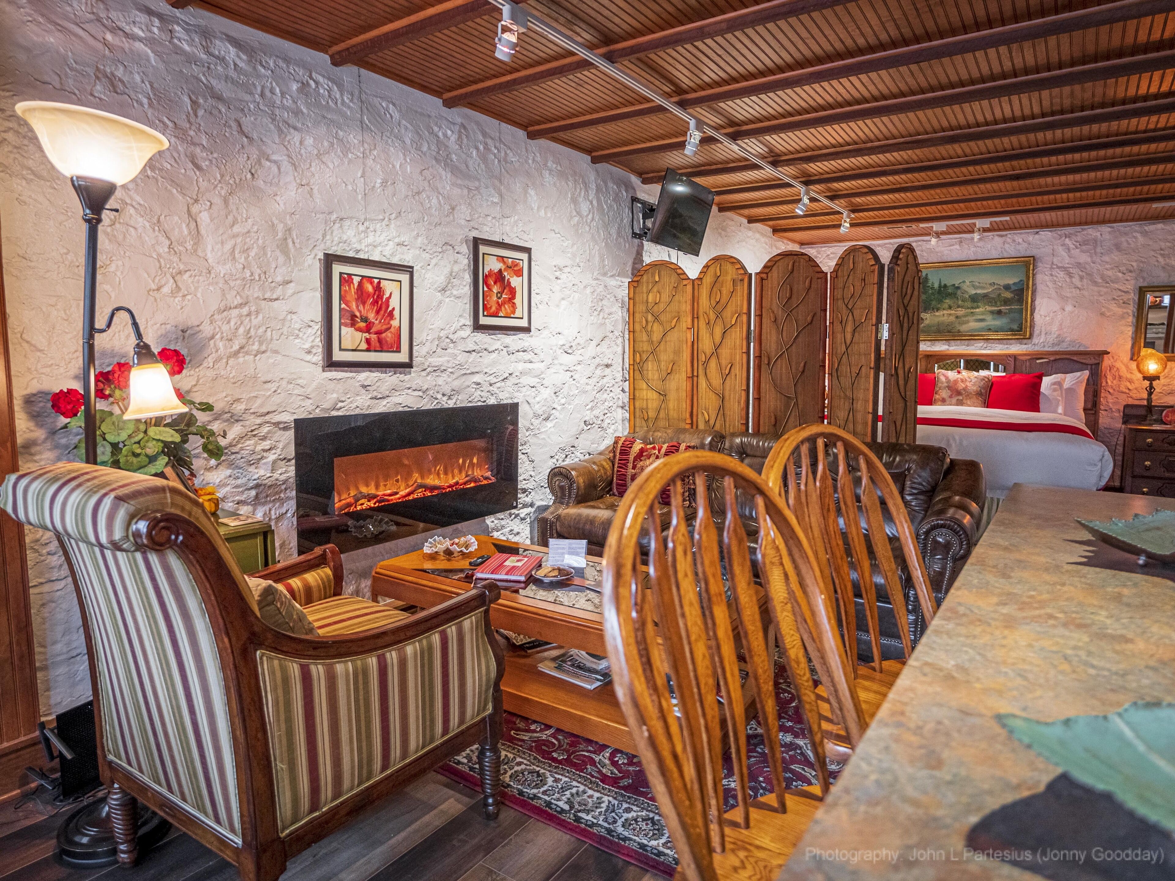 Studio Suite, Private Bathroom (Zelda's Studio) | Egyptian cotton sheets, premium bedding, down comforters, free minibar