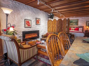 Studio Suite, Private Bathroom (Zelda's Studio) | Egyptian cotton sheets, premium bedding, down comforters, free minibar - Cliff Cottage Inn - Victorian B&B and Boutique Hotel (Eureka Springs)